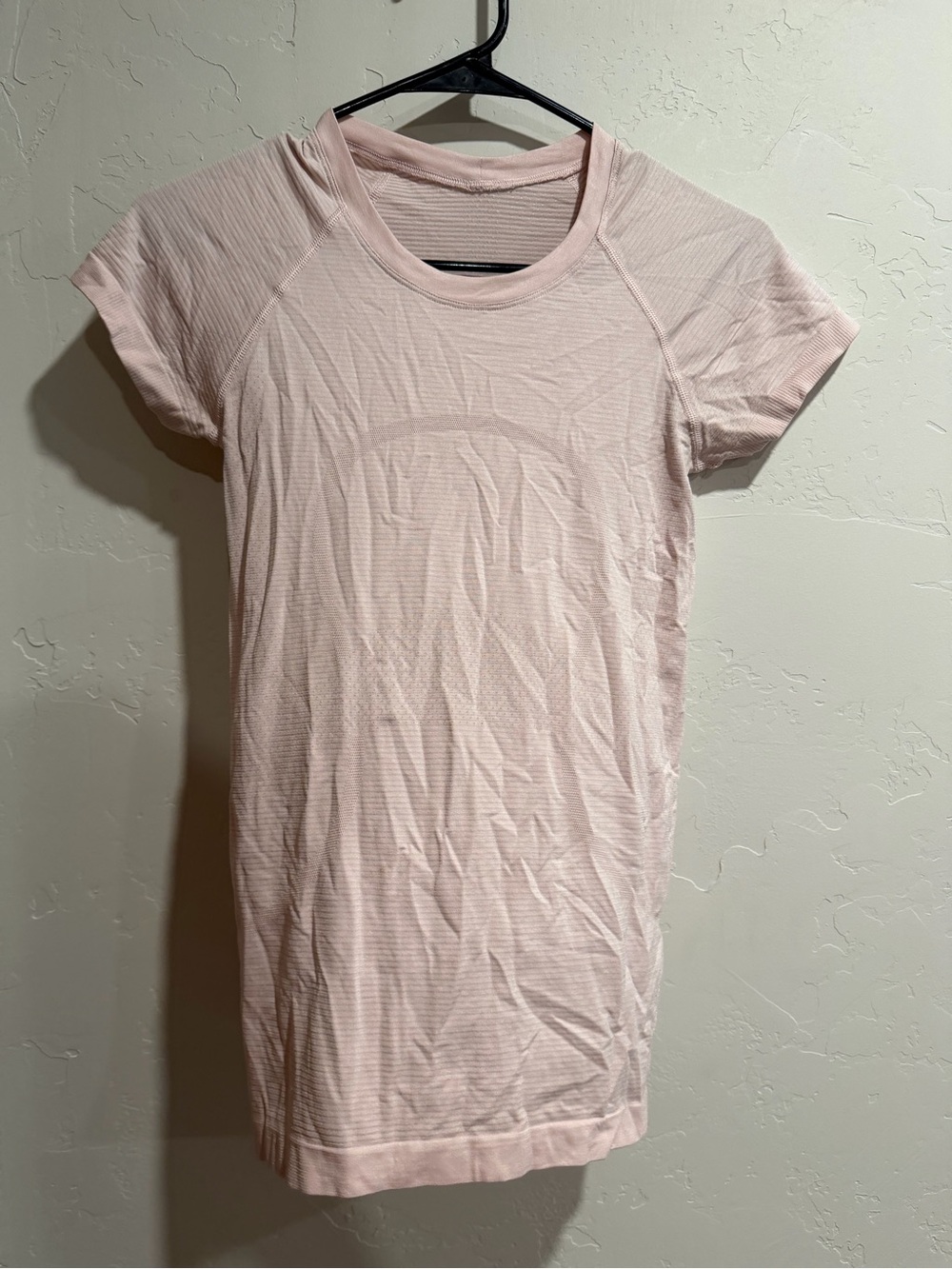 Lululemon Light Pink Women’s Short Sleeve Performance Top size 4 without tag